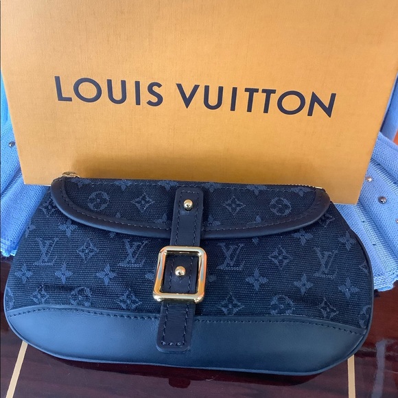 Louis Vuitton Mini Lin Mini Pochette - Picture 3 of 9